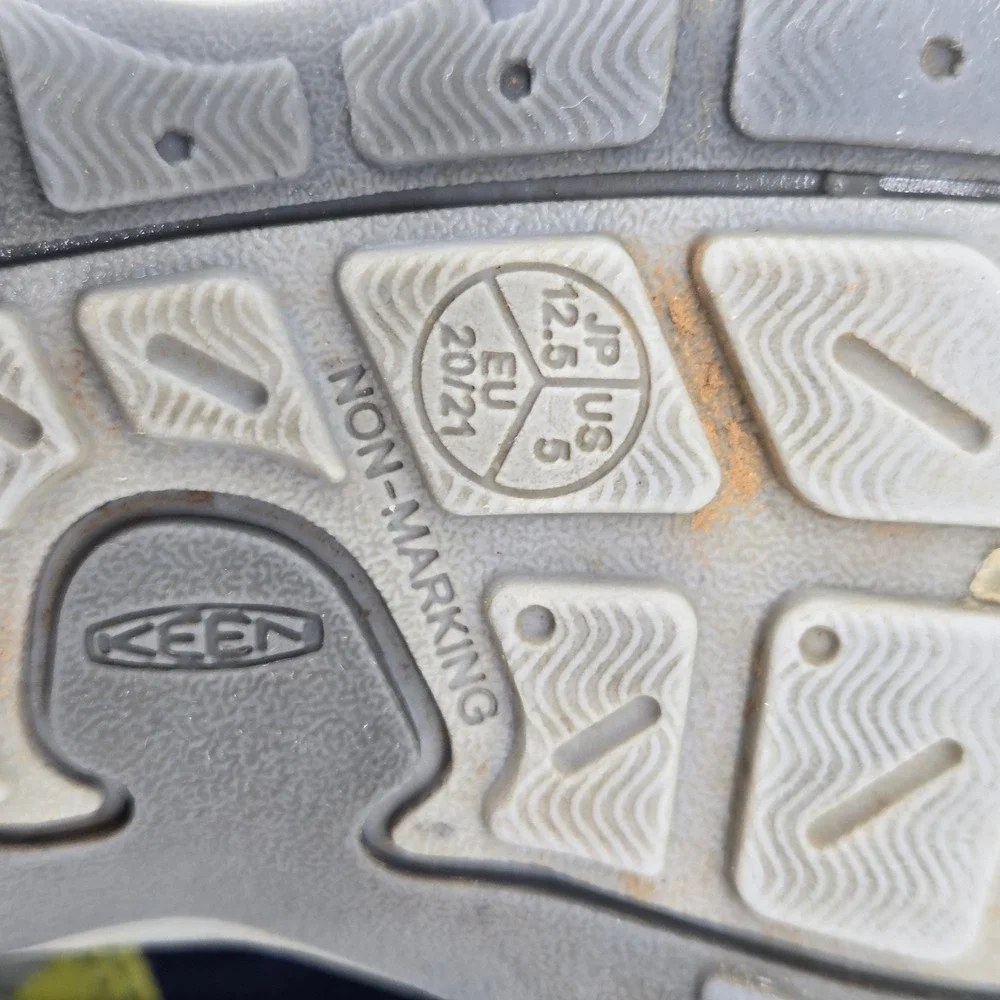 Keen keep small